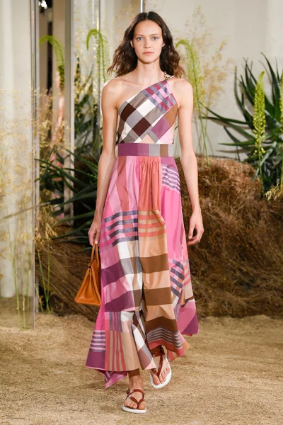 Look 15